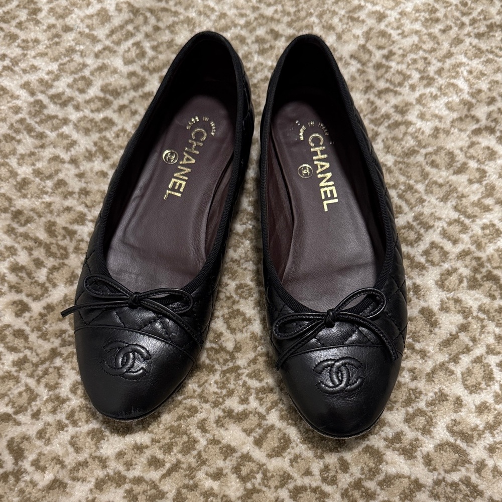 CHANEL Black Quilted Flats with Bow